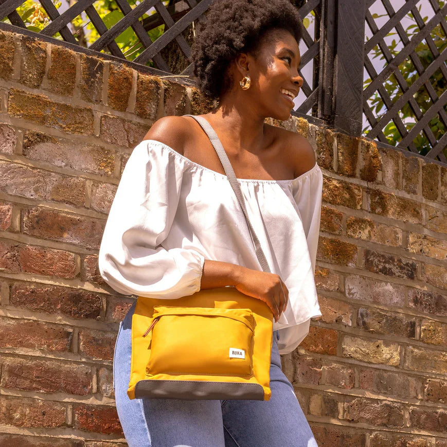 Roka Kennington B Mellomstor Crossbody Veske Corn