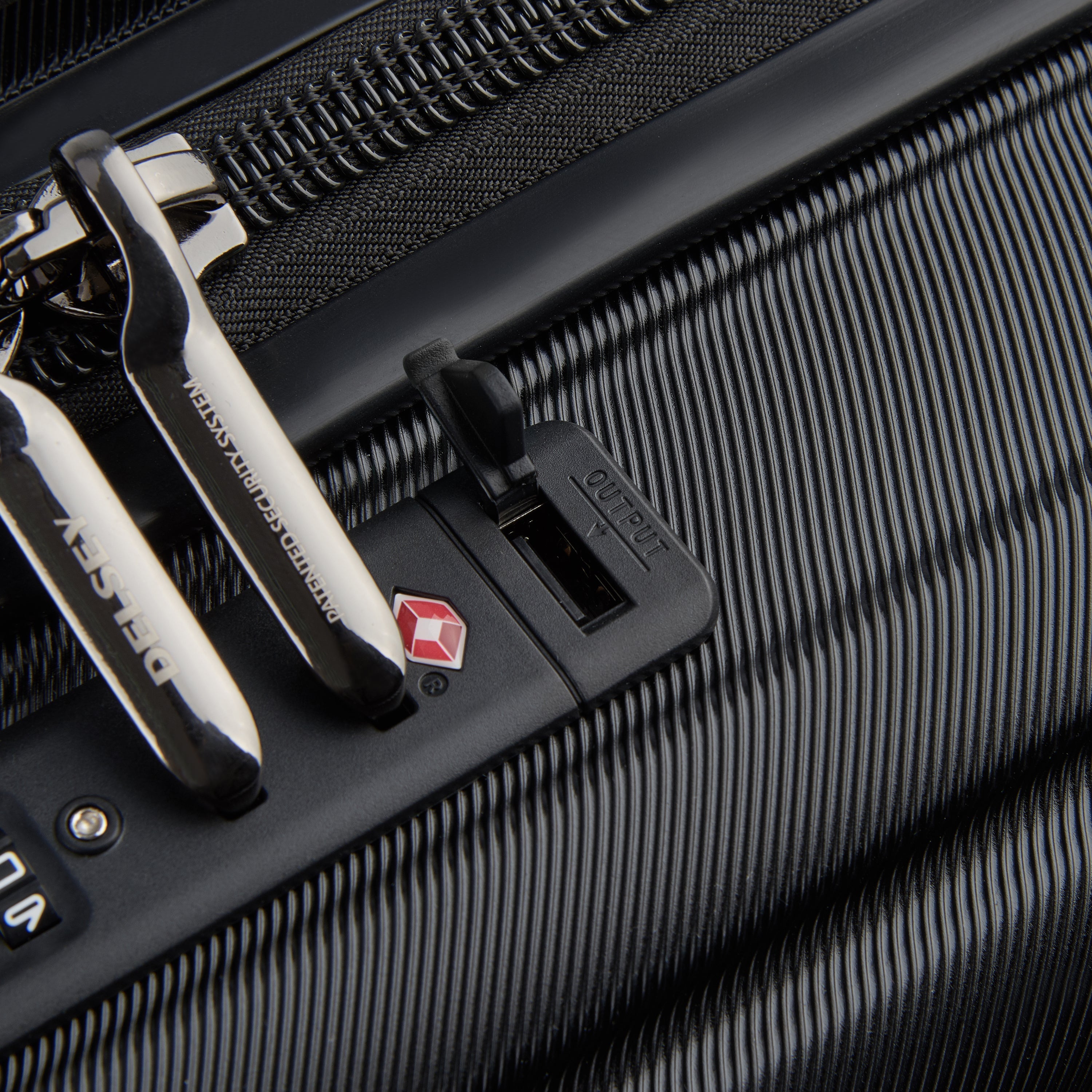 Delsey Shadow 5.0 Kabinkoffert med USB port 55cm/35 L