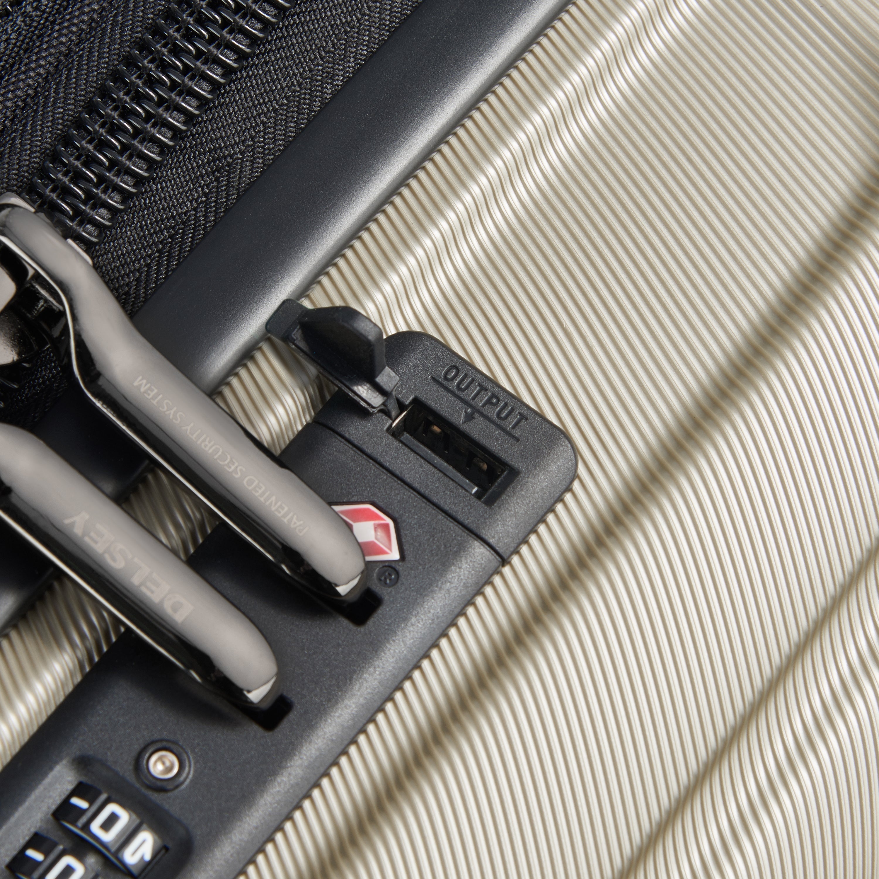 Delsey Shadow 5.0 Kabinkoffert med USB port 55cm/35 L