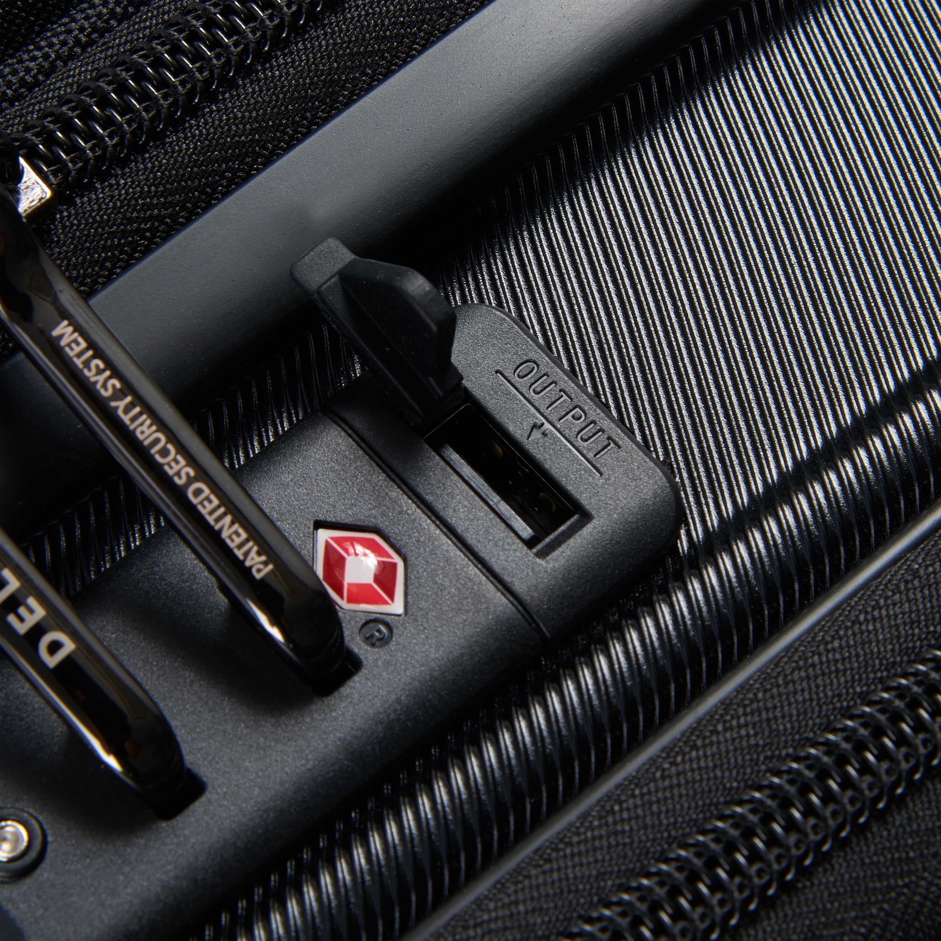 Delsey Shadow 5.0 Utvidbar Business Kabinkoffert med PC-lomme og USB-port 55cm