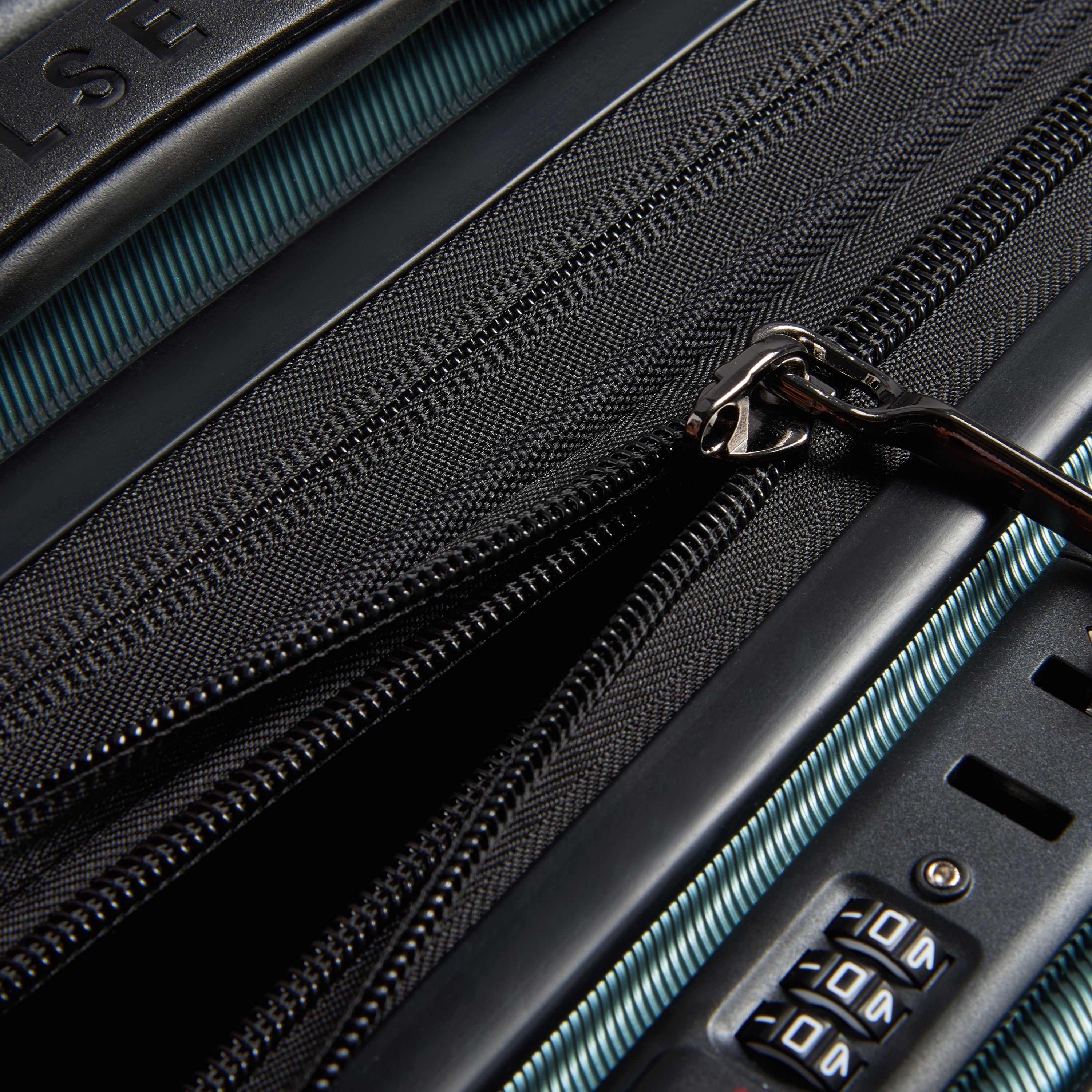 Delsey Shadow 5.0 Utvidbar Business Kabinkoffert med PC-lomme og USB-port 55cm