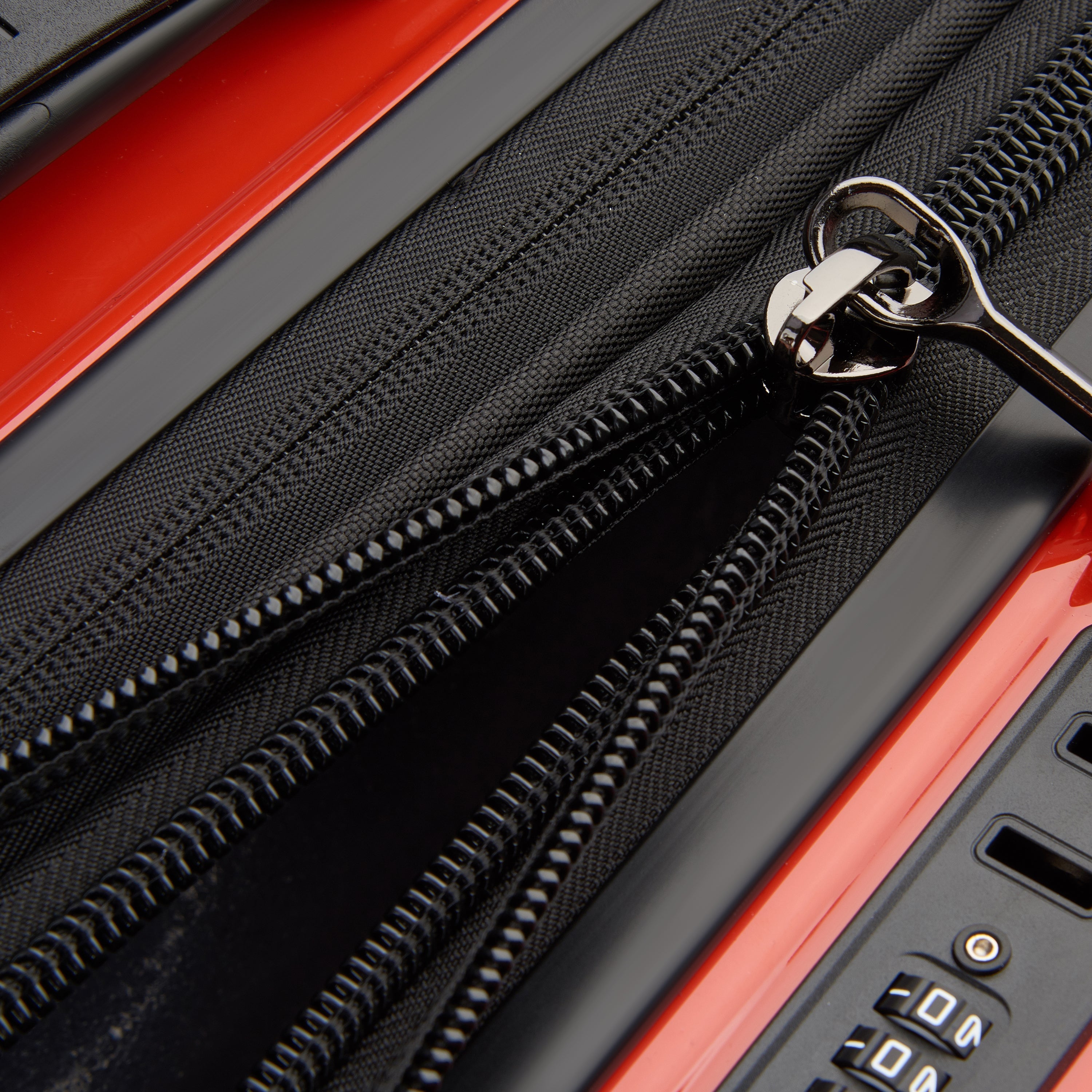 Delsey Shadow 5.0 Utvidbar Mellomstor Koffert 66cm/80L