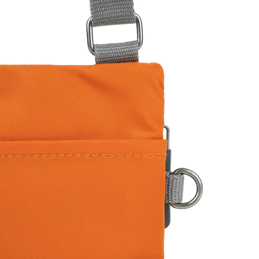 Roka Chelsea Crossbody Telefonveske Oransje