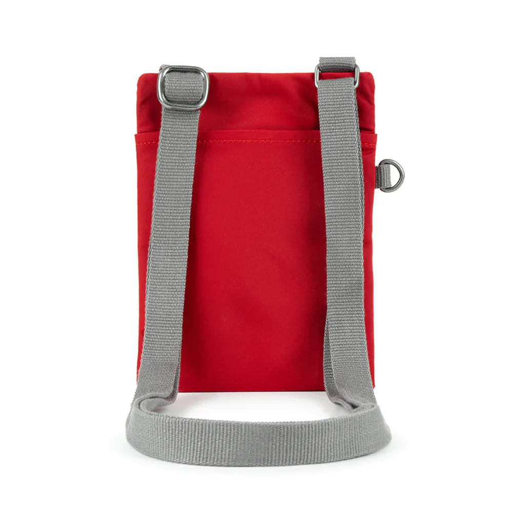 Roka Chelsea Crossbody Telefonveske Cranberry