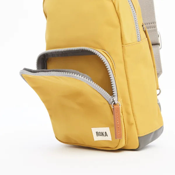 Roka Willesden B Crossbody  Nylon Veske lys Gul