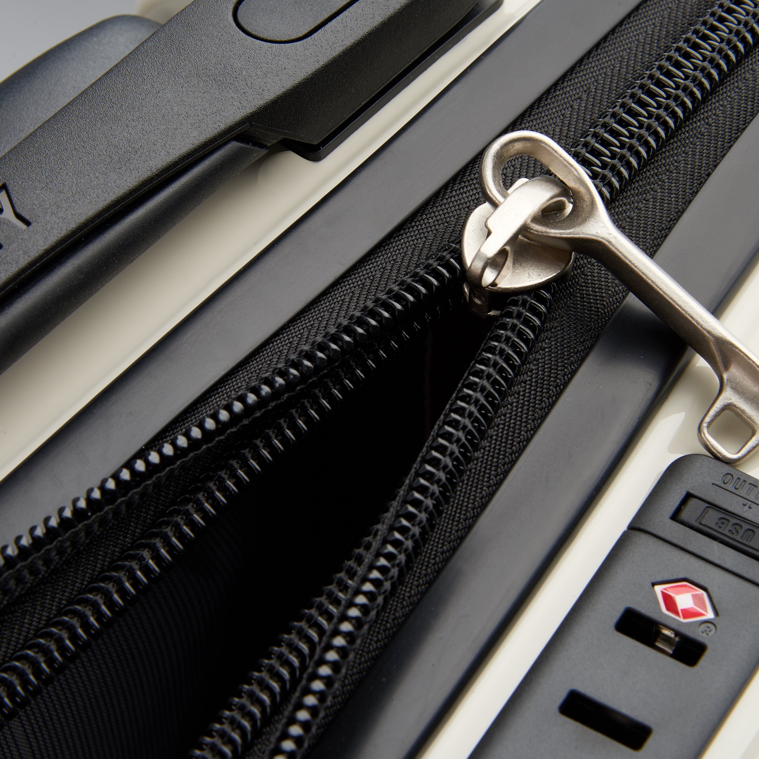 Delsey Shadow 5.0 Kabinkoffert med USB port 55cm/35 L
