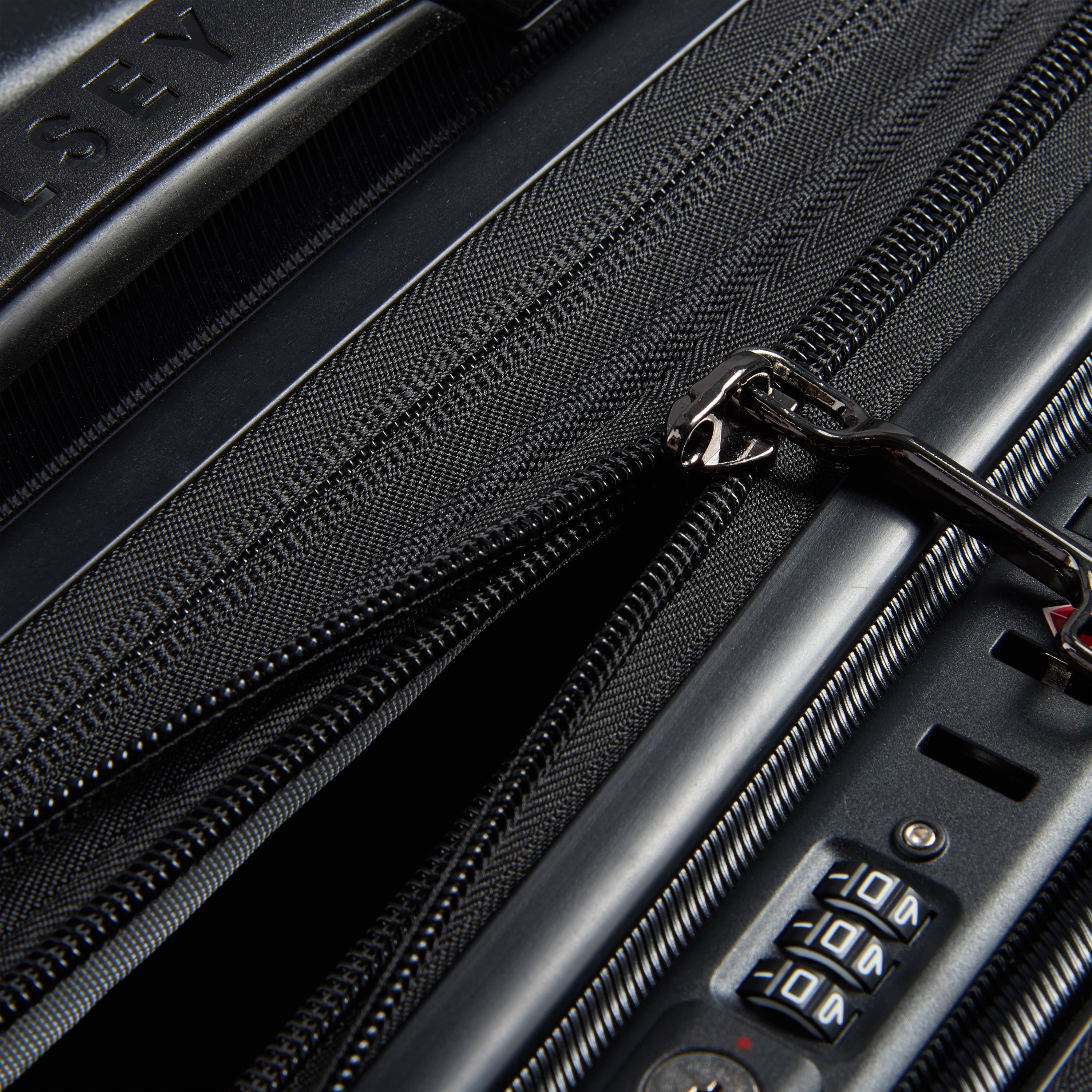 Delsey Shadow 5.0 Utvidbar Business Kabinkoffert med PC-lomme og USB-port 55cm