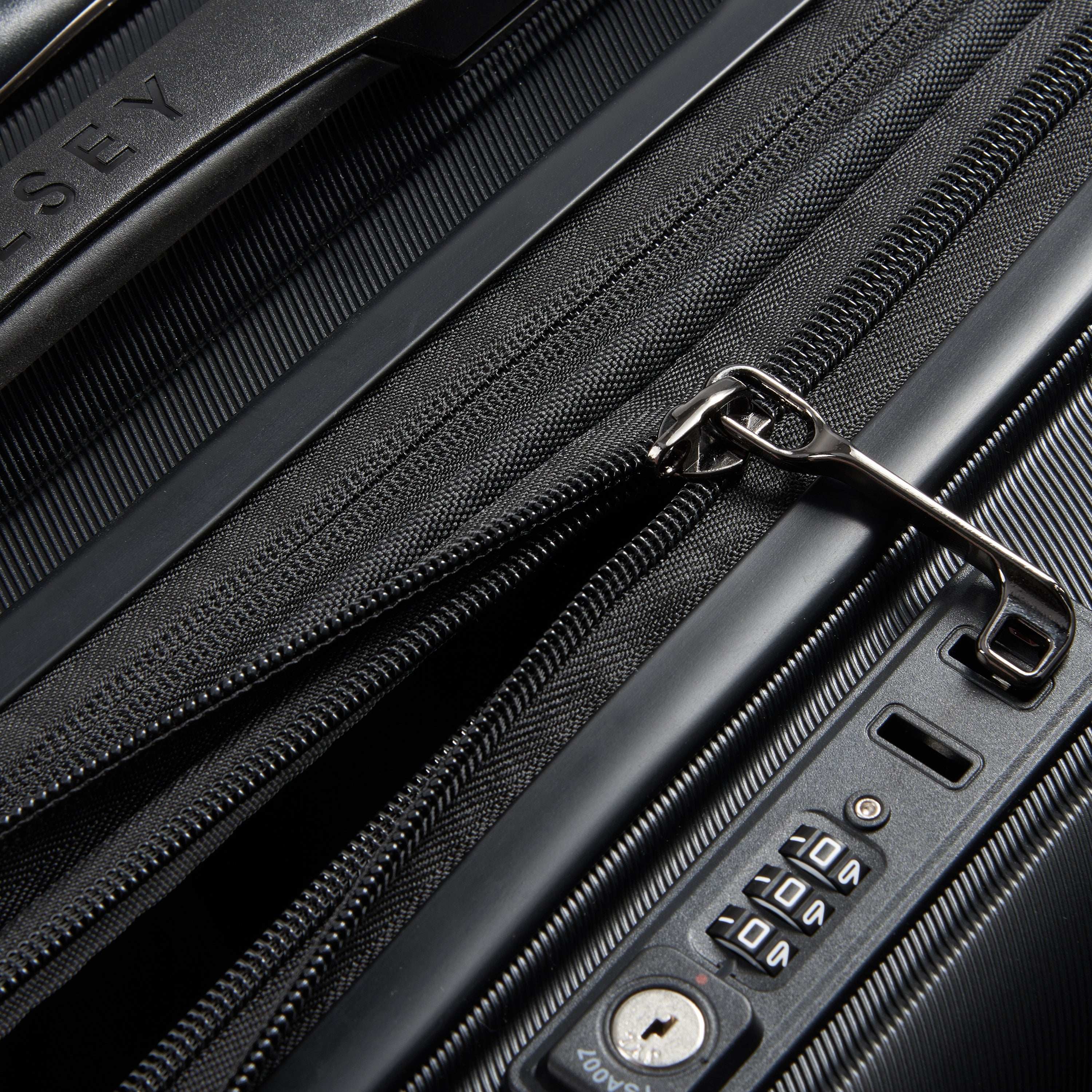 Delsey Shadow 5.0 Utvidbar Bordcase Pc 14" Koffert , 2 hjul